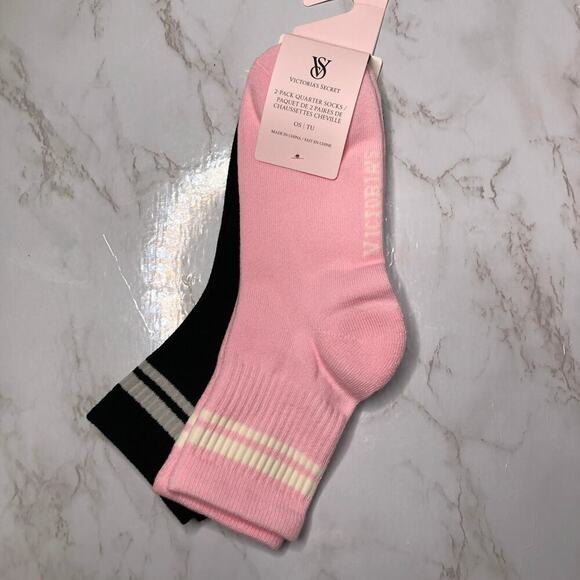 NWT Victoria's Secret Short Soft Polka Dot Plush Robe and Quarter Socks size M/L - Picture 10 of 11